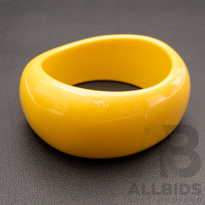 Vintage Retro Artisan Canary Yellow Resin Statement Bangle, 67mm Internal Diameter, 96.0 Grams