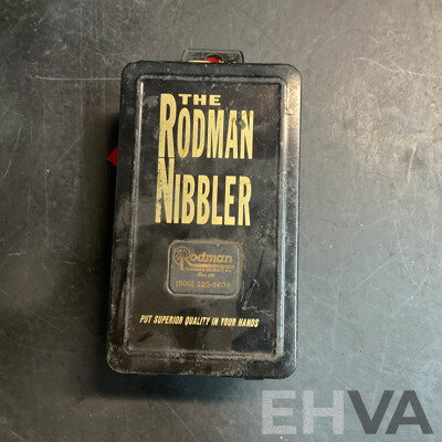 MAKITA 9564C Angle Grinder & 9924DB Belt Sander & RYOBI Hand Held Tile Saw & RODMAN NIBBLER in Box - Lot of 4