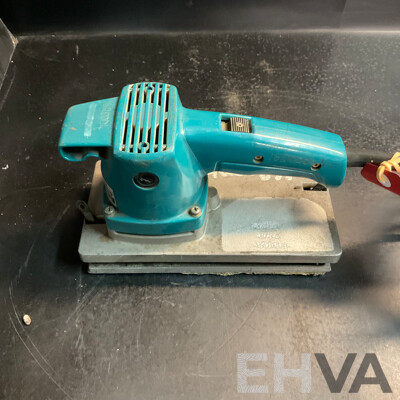 MAKITA 5900B 235mm Circular Saw & 9045N Finishing Sander - Lot of 2
