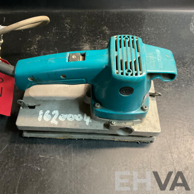 MAKITA 5900B 235mm Circular Saw & 9045N Finishing Sander - Lot of 2