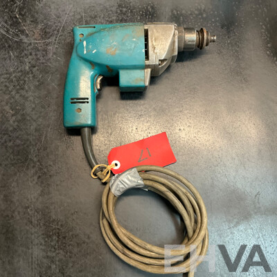 MAKITA 5900B Circular Saw & Screw Gun - Lot of 2