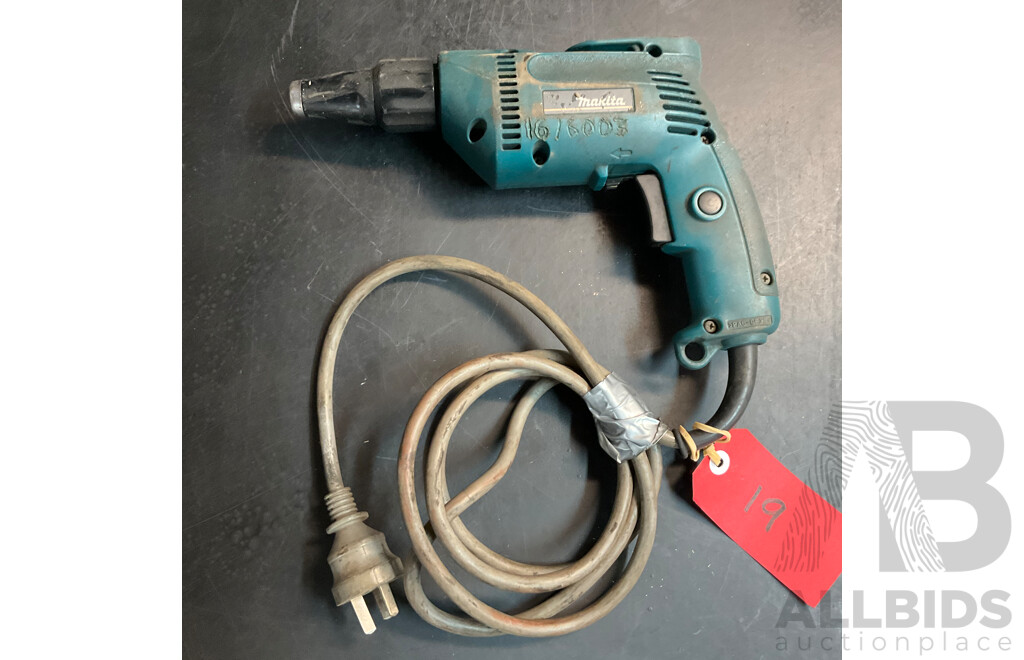 MAKITA 6821 Drywall Screw Gun X2 & 3601B Handle Router - Lot of 3