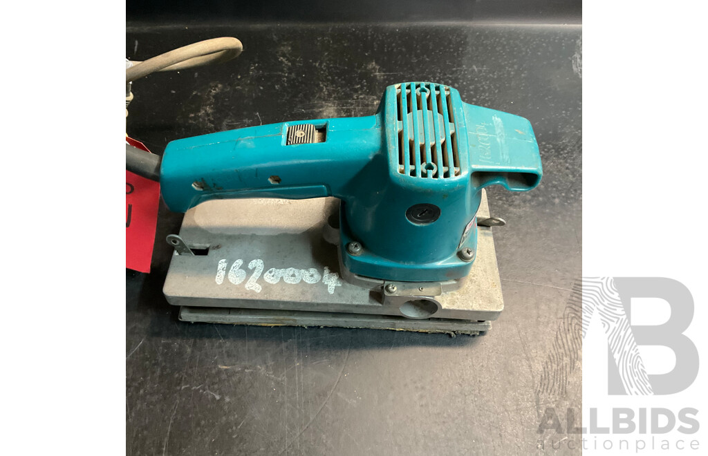 MAKITA 5900B 235mm Circular Saw & 9045N Finishing Sander - Lot of 2