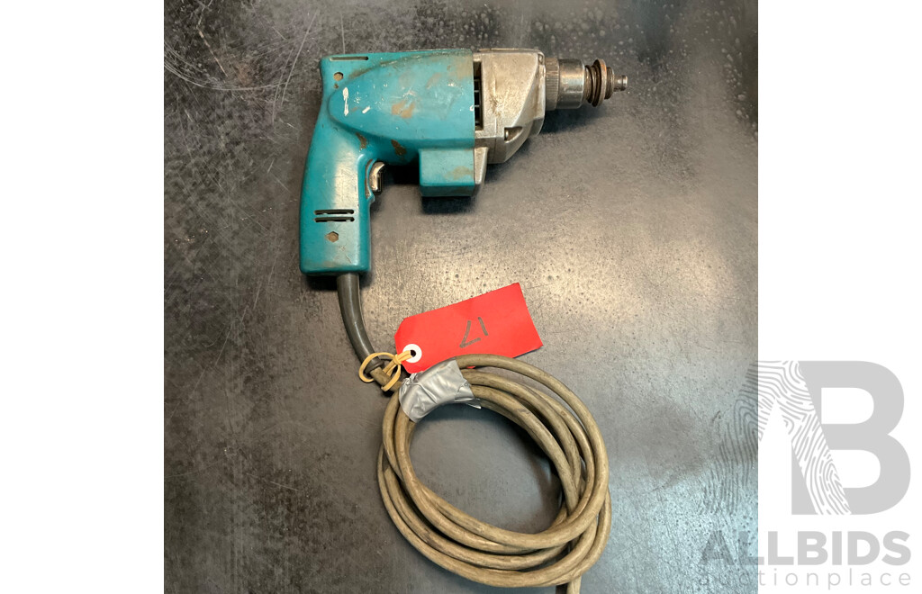 MAKITA 5900B Circular Saw & Screw Gun - Lot of 2