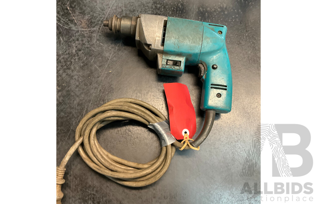 MAKITA 5900B Circular Saw & Screw Gun - Lot of 2