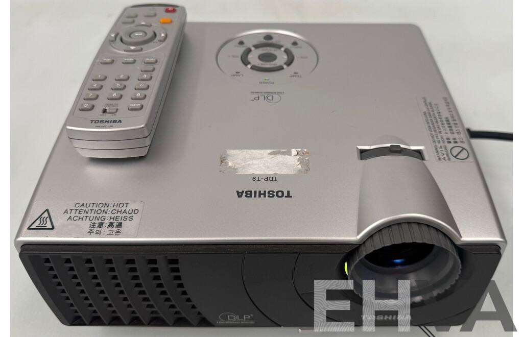 Toshiba TDP-T9 Projector