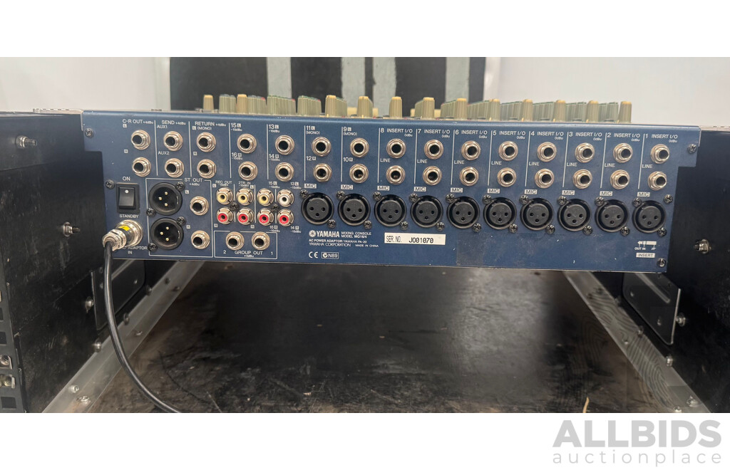 Yamaha 16 Channel Mixing Console in Road Case