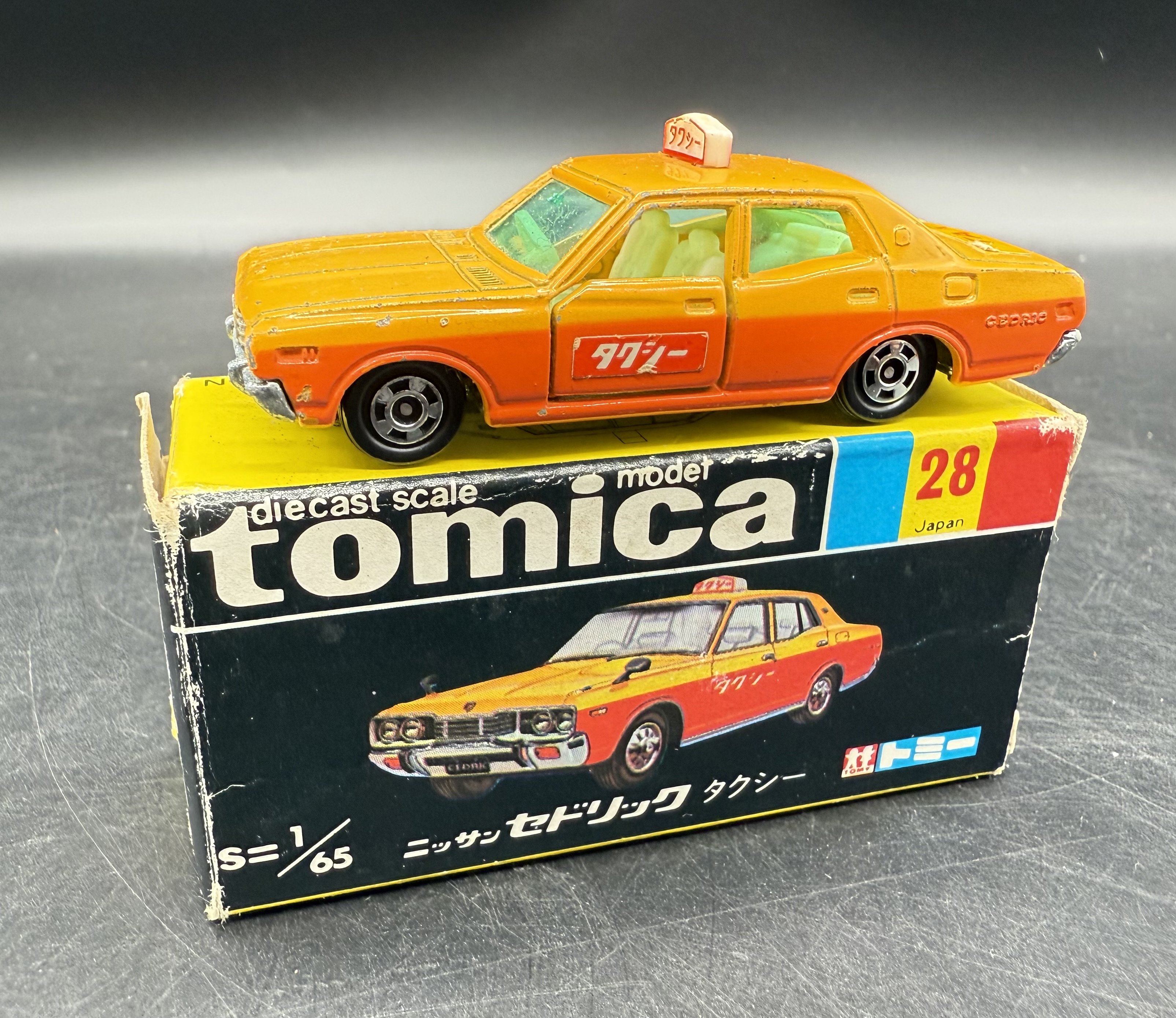 トミカ 28 Nissan Cedric Taxi オレンジ 1:62 Nissan Cedric Taxi (Orange) - Made in Japan Tomica 8