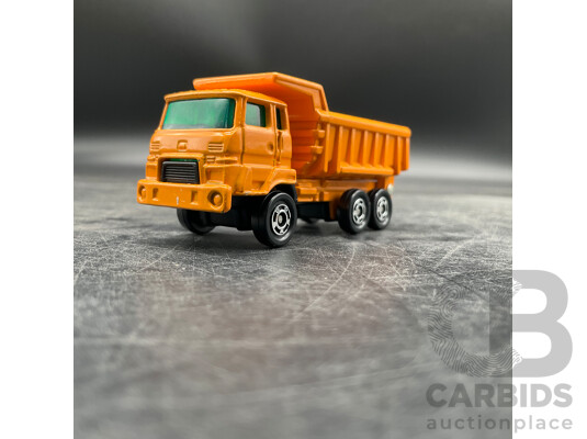 ISUZU OFF ROAD DUMP トミカ 1/64 1/111 Isuzu Off-Road Dump (Sky Blue x Grey / Red Box