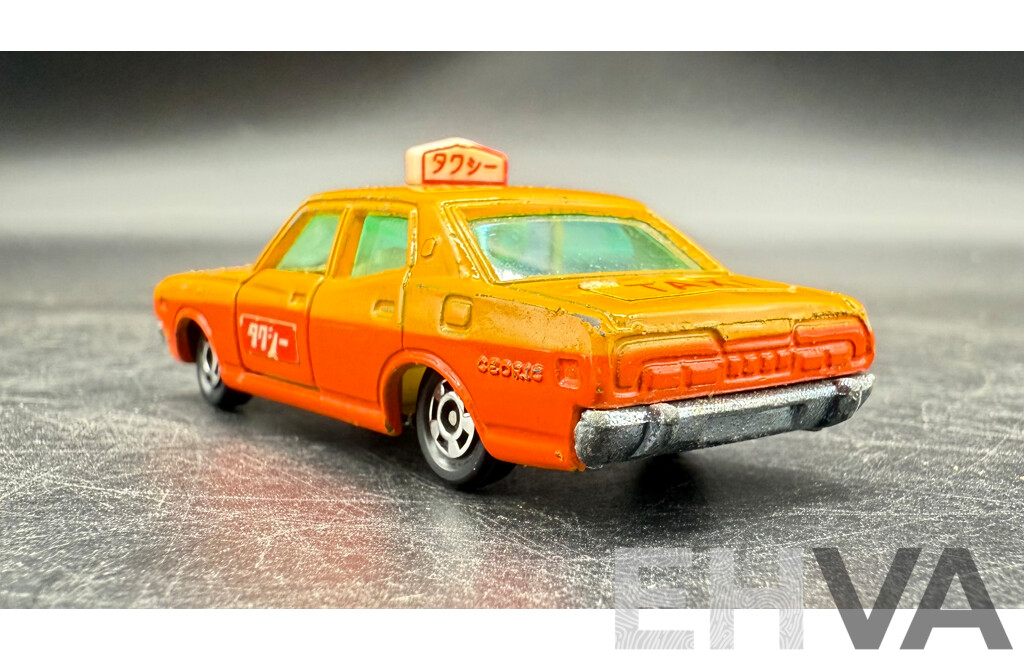 トミカ 28 Nissan Cedric Taxi オレンジ トミカ 黒箱 28 ニッサン セドリック タクシー 蛍光オレンジ色