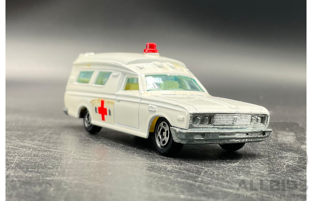 TOMICA Black Box Retired No. 40 Toyota Ambulance Diecast Car 1/70 - Made in Japan