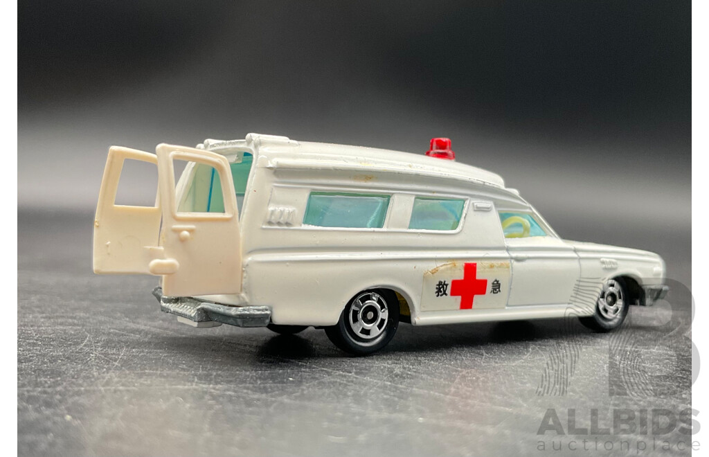 TOMICA Black Box Retired No. 40 Toyota Ambulance Diecast Car 1/70 - Made in Japan