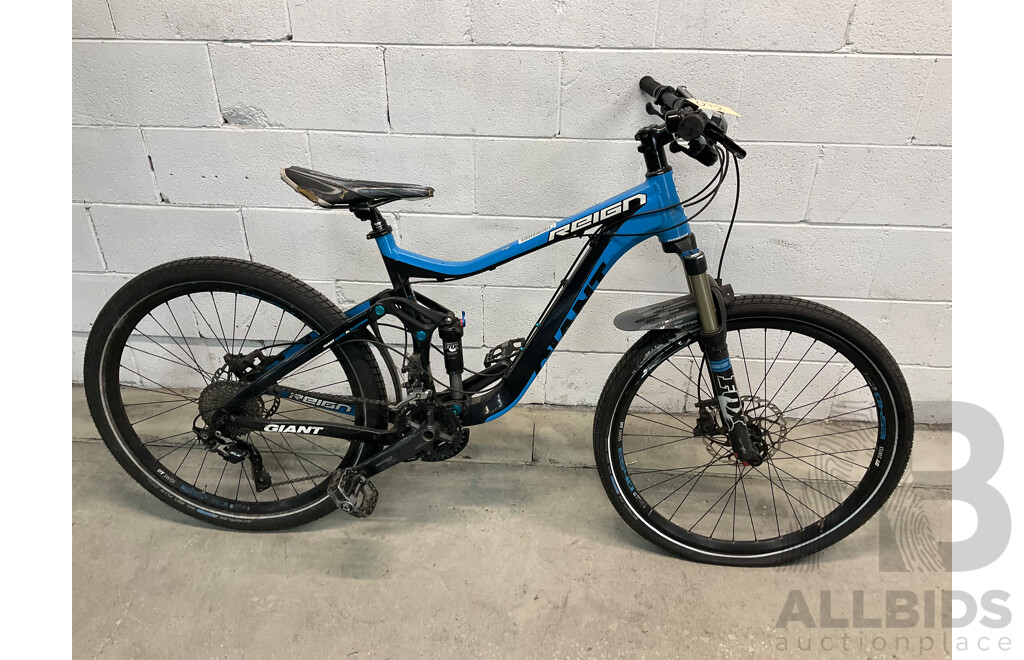 Giant Reign Mountain Bike (Size M)