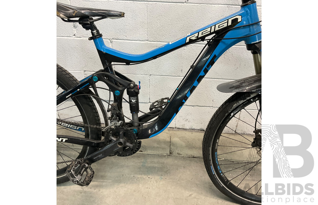 Giant Reign Mountain Bike (Size M)