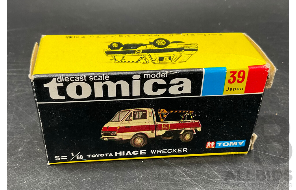 TOMICA Black Box Retired No. 39  TOYOTA Hiace Wrecker Diecast Car 1/68 - Made in Japan