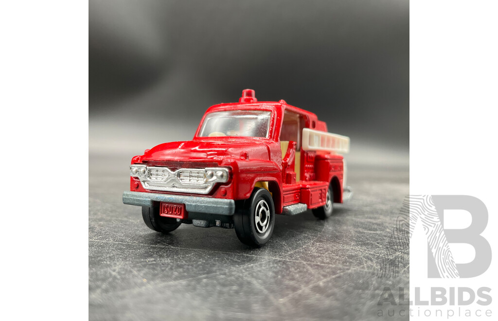 TOMICA Black Box Retired No. 68 ISUZU Pump Fire Engine Diecast Car 1/81 - Made in Japan