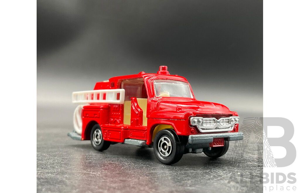 TOMICA Black Box Retired No. 68 ISUZU Pump Fire Engine Diecast Car 1/81 - Made in Japan