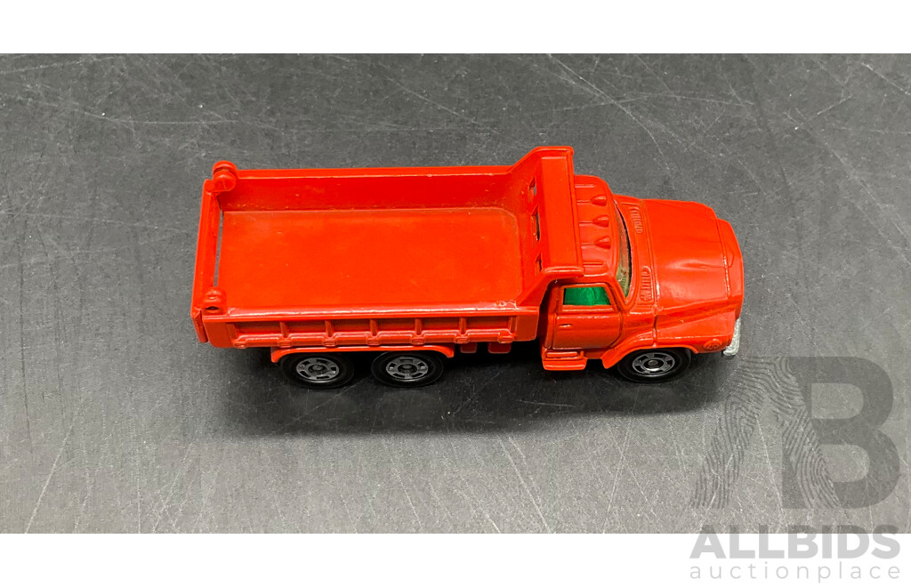 TOMICA Black Box Retired No. 16 NISSAN Diesel Dump Truck Diecast Car 1/102 - Made in Japan