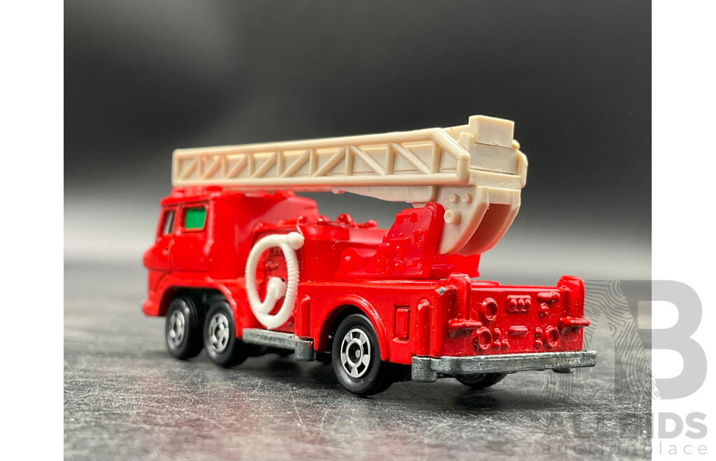 TOMICA Black Box Retired No. 29 HINO Aerial Ladder Fire Truck Diecast Car 1/125 - Made in Japan