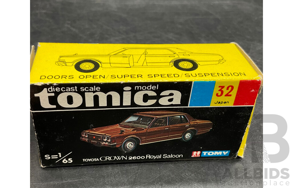 TOMICA Black Box Retired No.32 TOYOTA Crown 2600 Royal Saloon Diecast Car 1/65 - Made in Japan