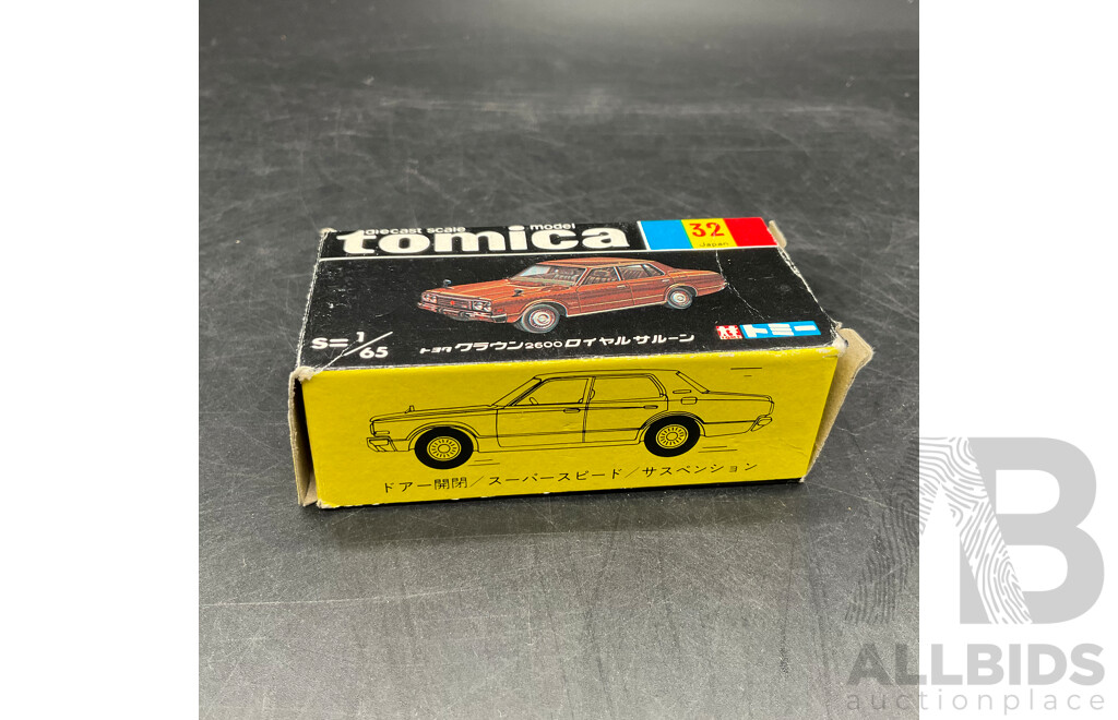 TOMICA Black Box Retired No.32 TOYOTA Crown 2600 Royal Saloon Diecast Car 1/65 - Made in Japan