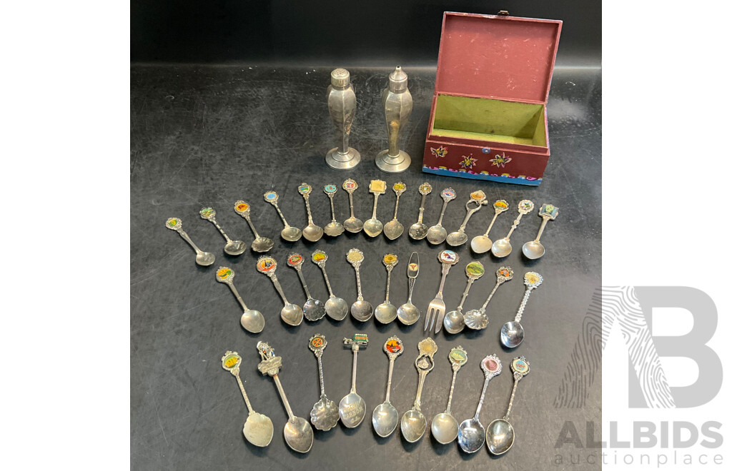 Vintage Imperial Phoenix E.P.N.S A1 Silver Plated Salt & Pepper Shakers & 35x Souvenir Spoon Collection in Wooden Case