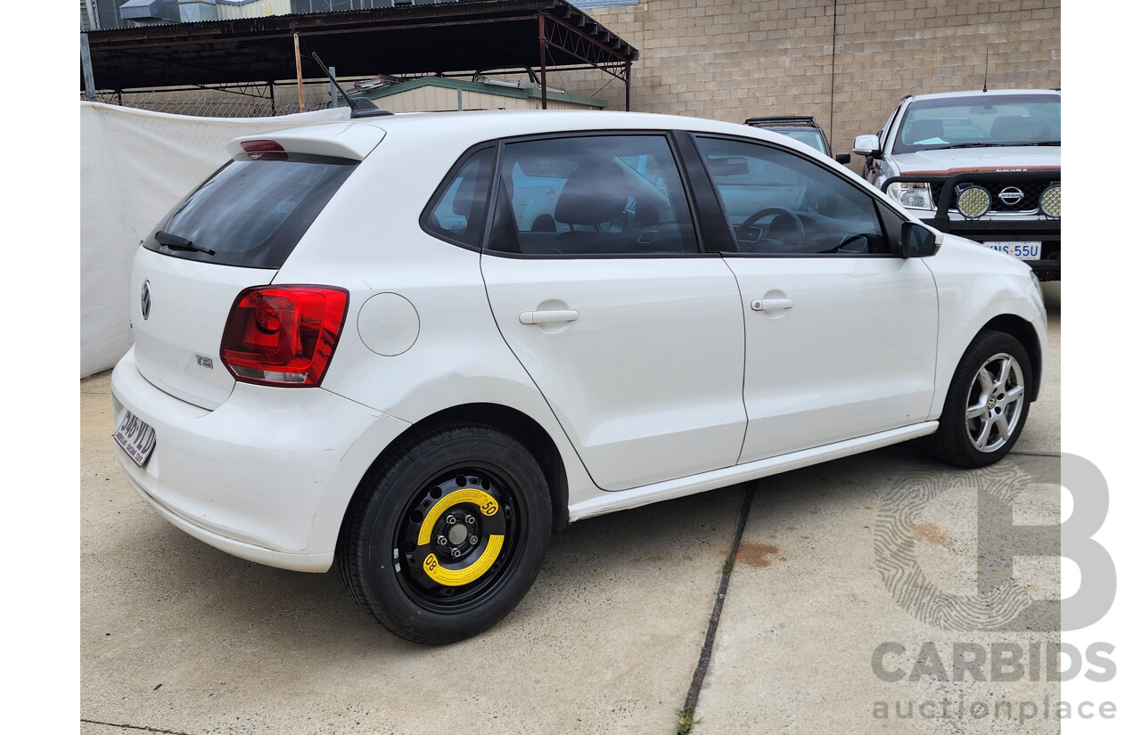 6/2013 Volkswagen Polo 77 TSI Comfortline 6R MY13.5 5d Hatchback White 1.2L