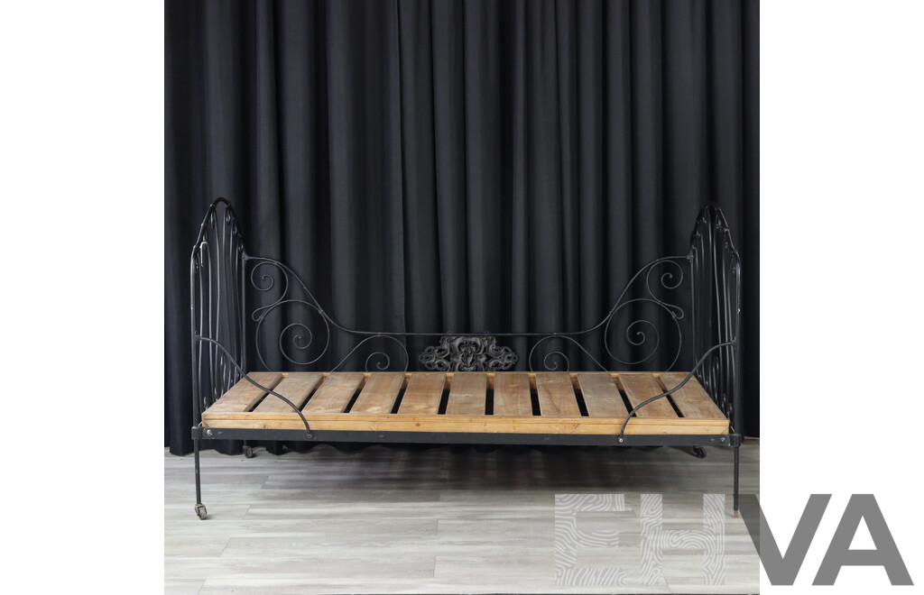 Vintage Cast Iron French Style Day Bed