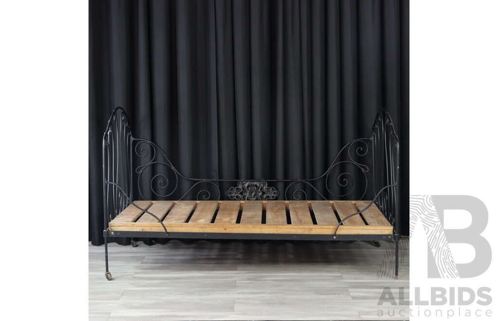 Vintage Cast Iron French Style Day Bed