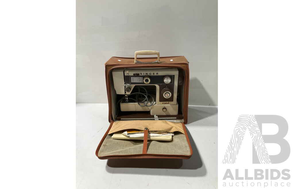 Vintage Singer Sewing Machine in Soft Carry Case