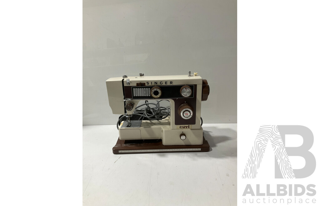 Vintage Singer Sewing Machine in Soft Carry Case