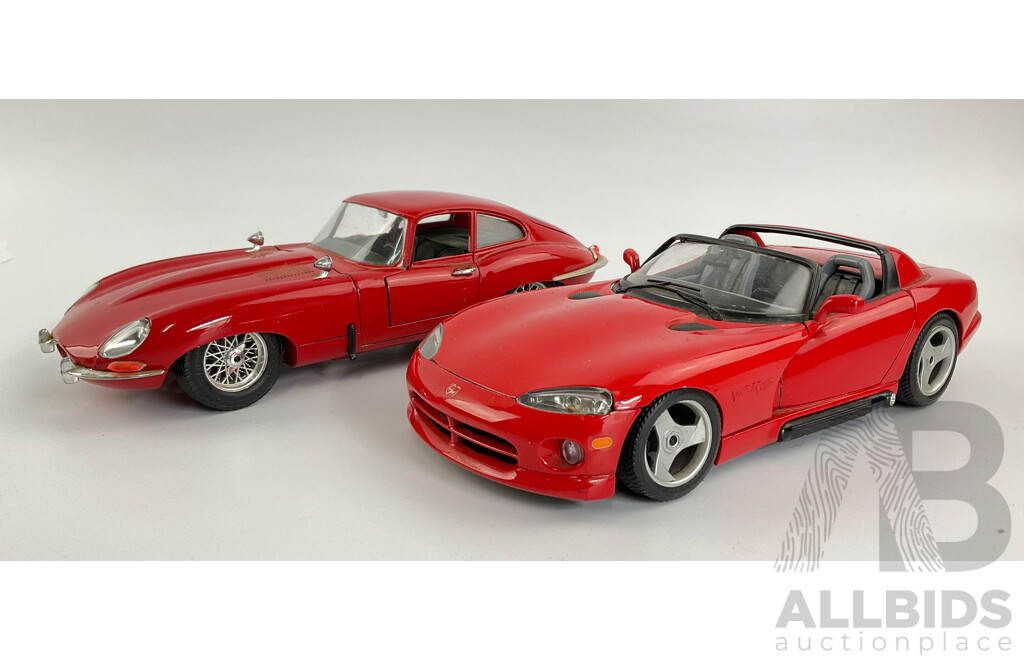 Burago Diecast 1961 Jaguar E Type and Dodge Viper RT/10, 1:18 Scale