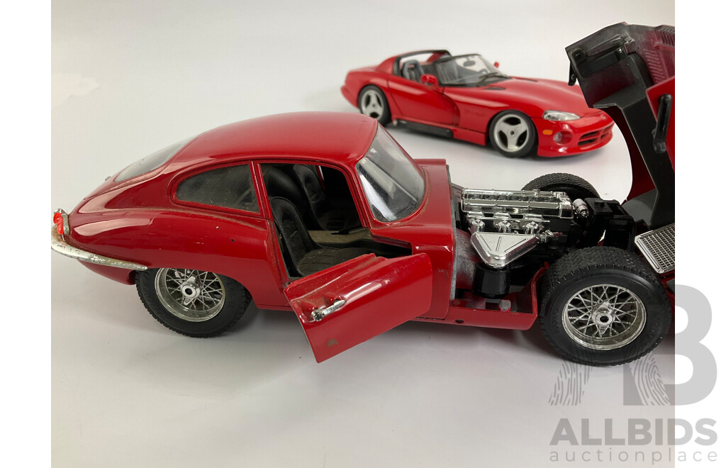 Burago Diecast 1961 Jaguar E Type and Dodge Viper RT/10, 1:18 Scale