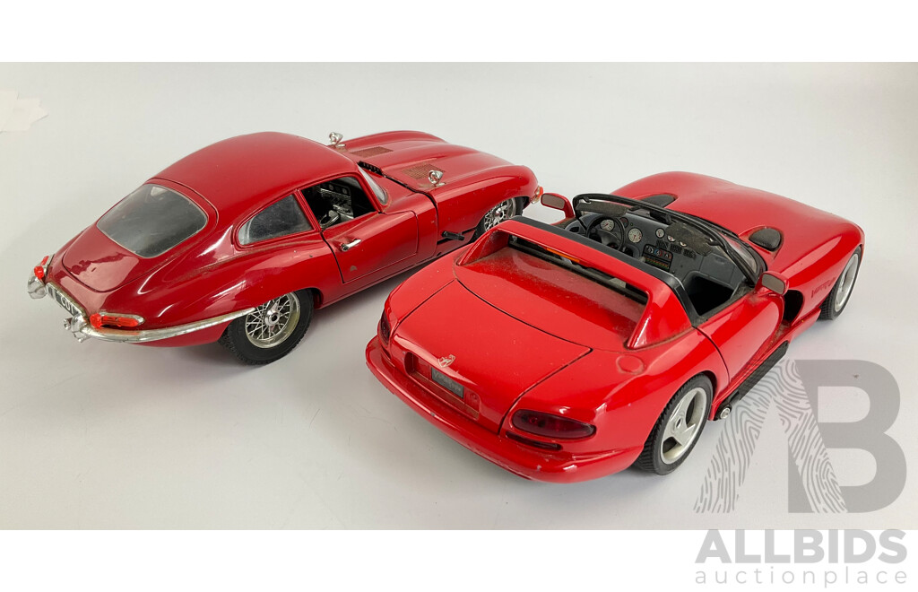 Burago Diecast 1961 Jaguar E Type and Dodge Viper RT/10, 1:18 Scale