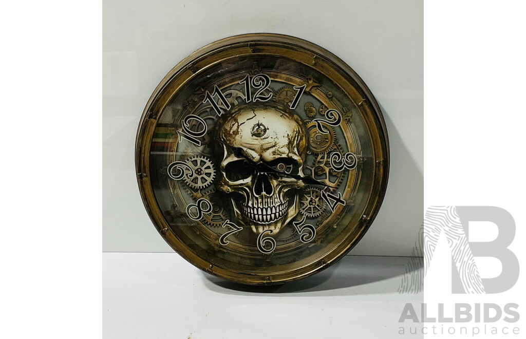 Novelty Battery Powered Clock with Skull Decoration