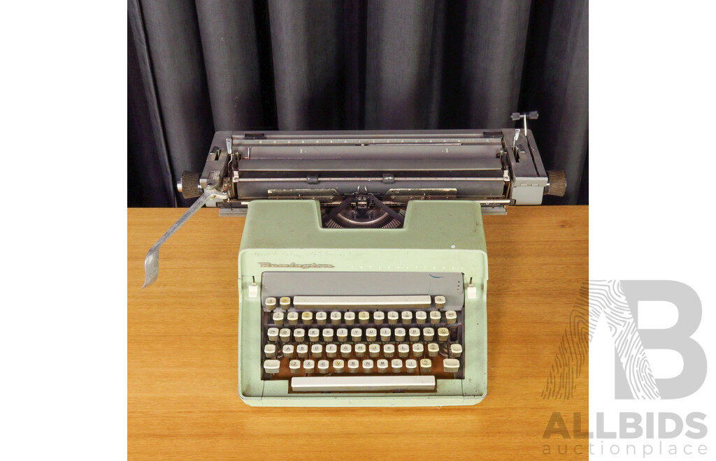 Vintage Remington International Typewriter