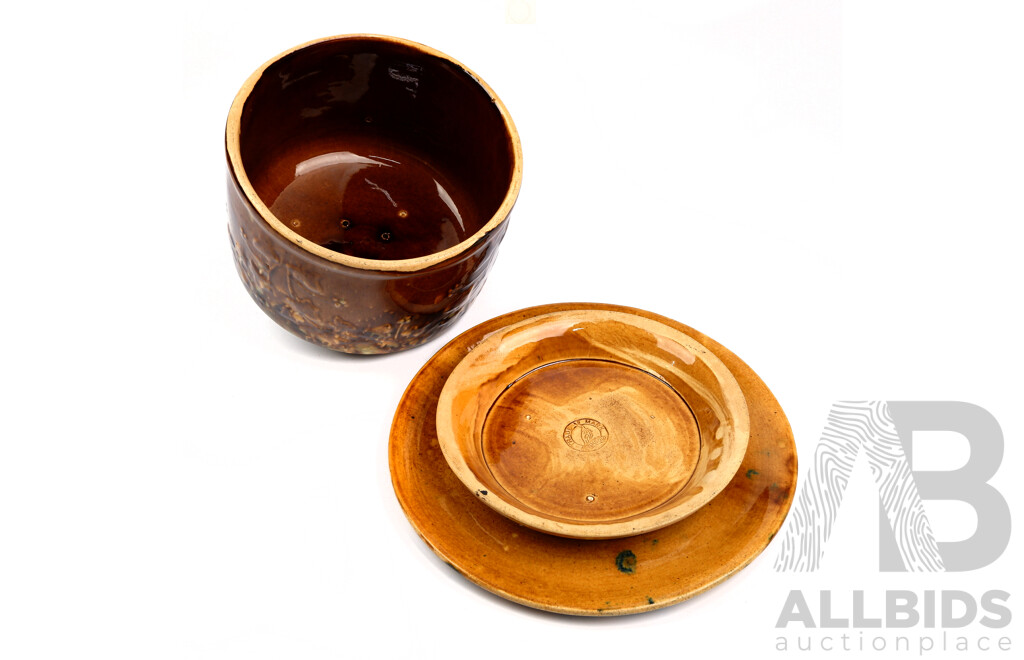 Fantastic Antique Australian Lithgow Pottery Cheese Dome and Underplate, Circa 1880s