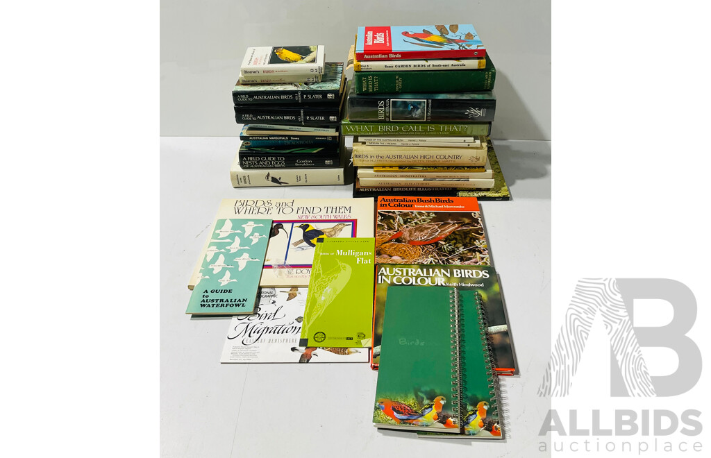 Collection Books Relating to Australian Birds Including  Pizzey & Doyles Field Guide to the Birds of Australia, Slaters Field Guide to Australian Birds Vol 1 & 2 and More