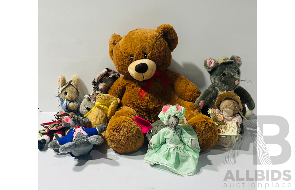 Collection Vintage and Other Teddys and Soft Toys Including Vintage Example with Articulated Limbs