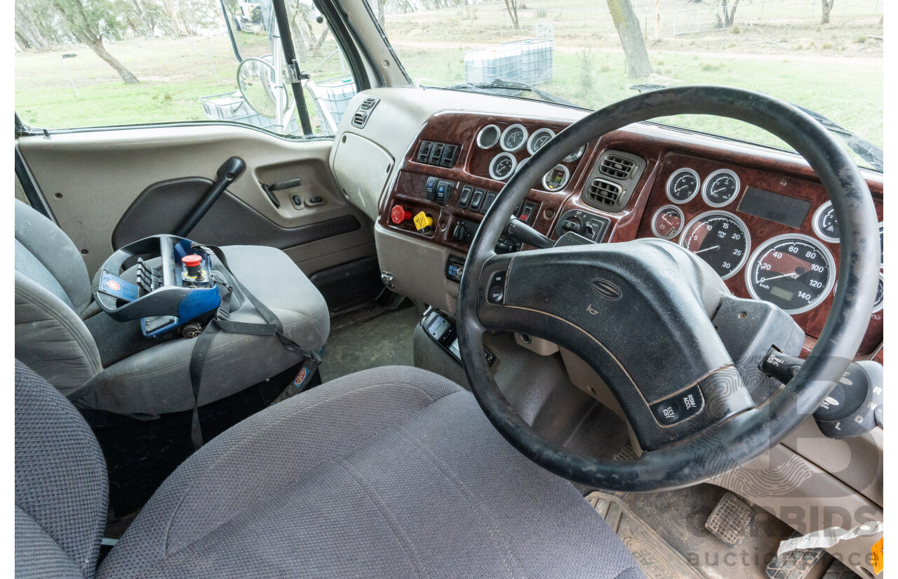 10/2009 Sterling HX9500 L-Series 6x4 with HMF 5300 Hiab 2d Cab Chassis Prime Mover Turbo Diesel 15.2L