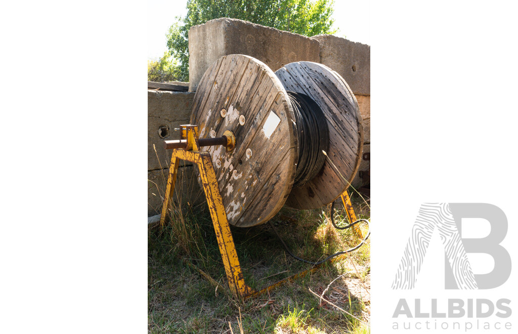 300 Metres 3 Phase Neutral Wire Roll on a Drum Stand