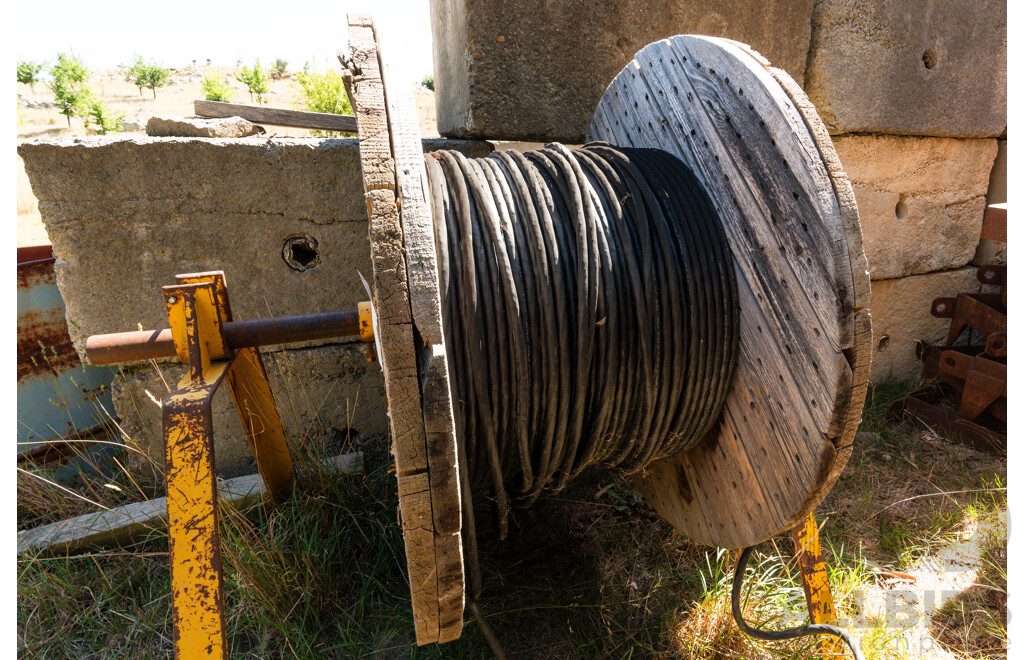 300 Metres 3 Phase Neutral Wire Roll on a Drum Stand