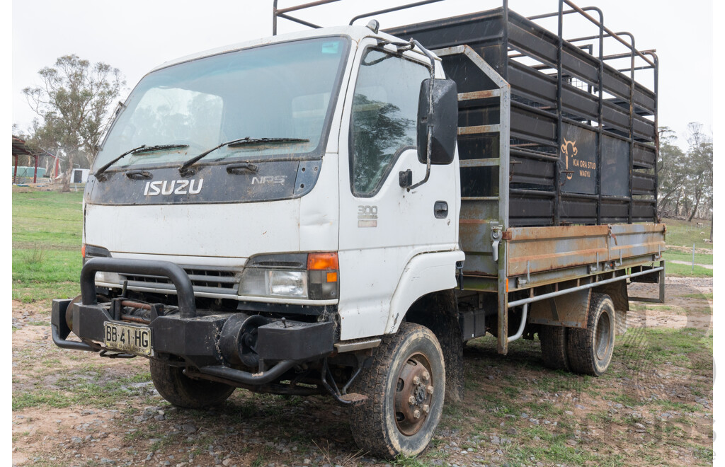 09/2003 Isuzu NPS300