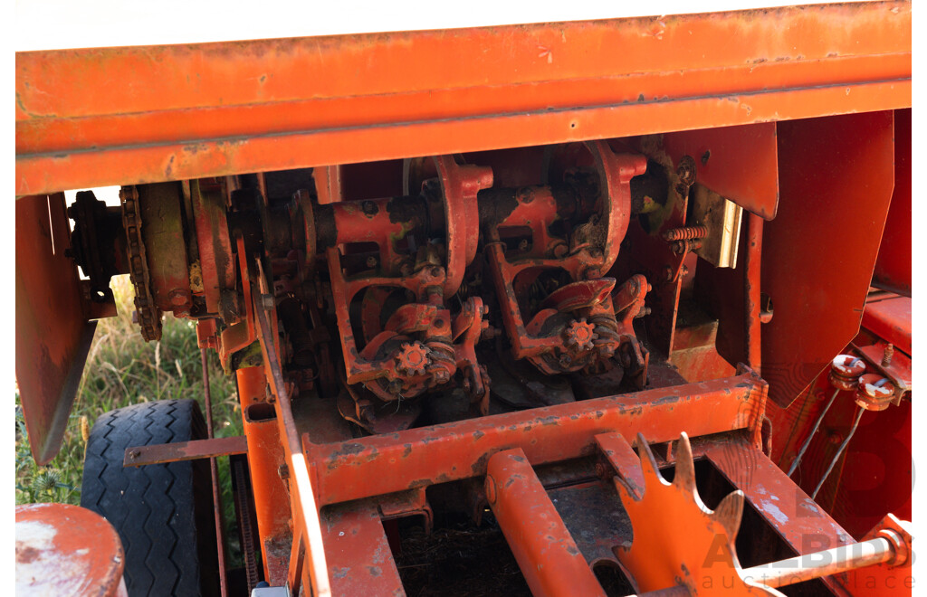 New Holland Hayliner 317, Hay Baler