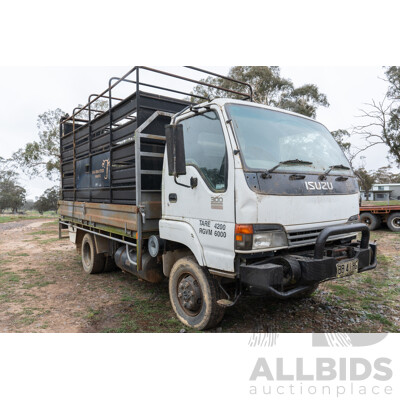 09/2003 Isuzu NPS300