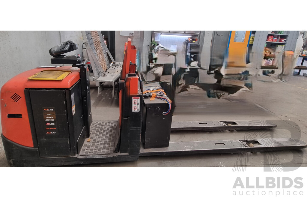 2009 BT 2.5 Tonne Stand on Double Length Electric Pallet Jack