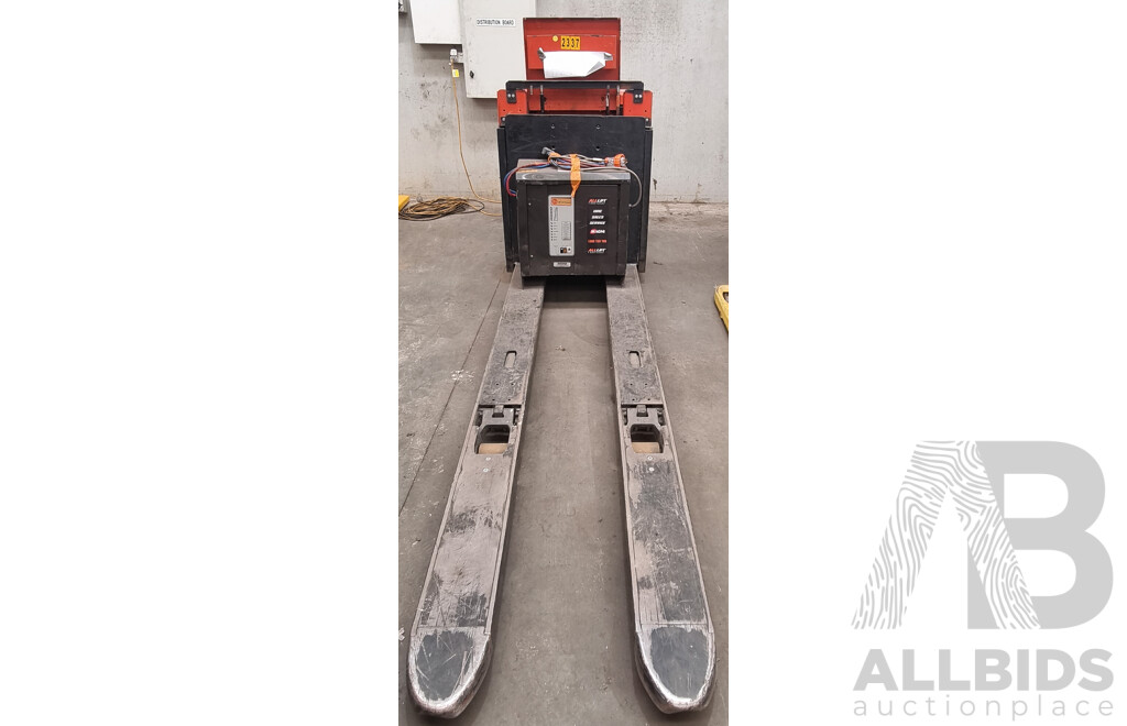 2009 BT 2.5 Tonne Stand on Double Length Electric Pallet Jack