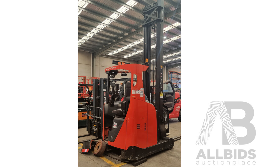 2009 1.6t BT RRE160 10.5m FSV Reach Forklift