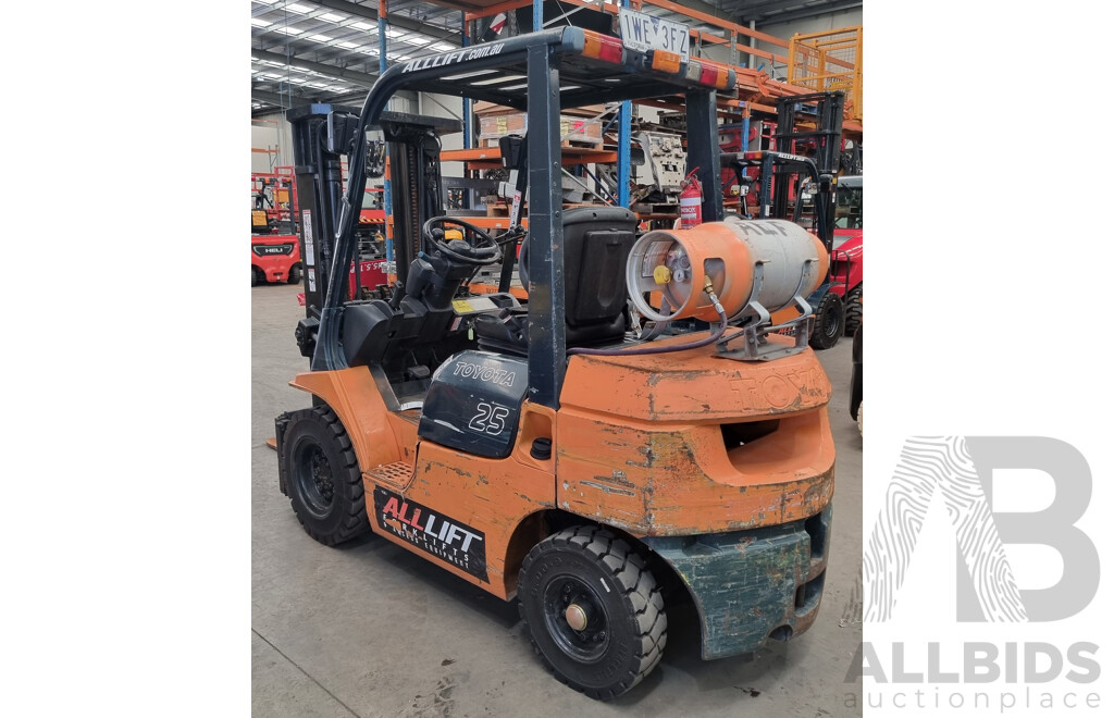 2000 Toyota 42 7FG25, 2.5 Tonne LPG Forklift 4.3m FSV