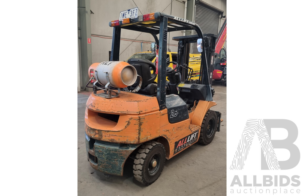 2000 Toyota 42 7FG25, 2.5 Tonne LPG Forklift 4.3m FSV